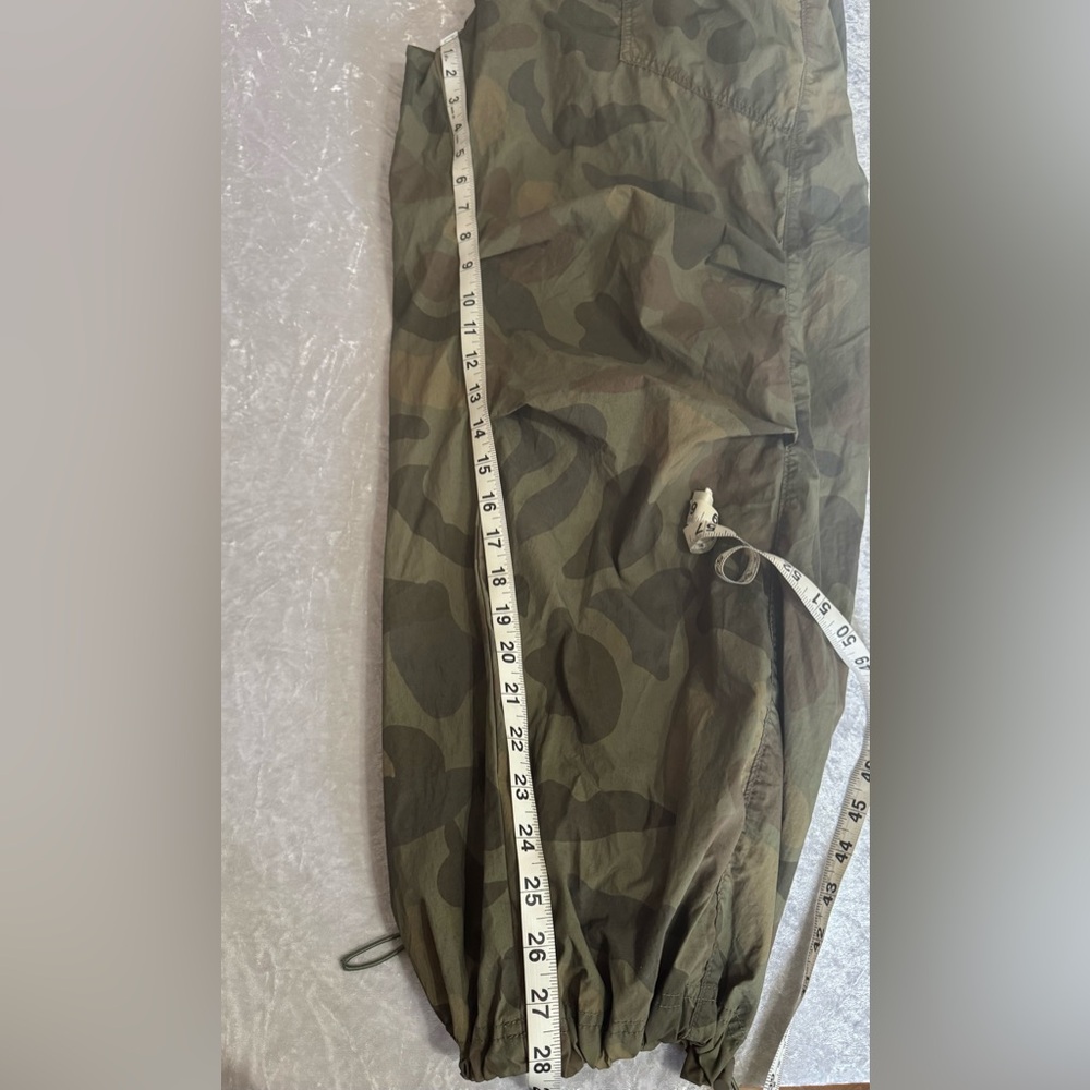Urban Outfitters Camo Parachute Pants – Drawstring Hem – Size Small - Picture 5 of 6